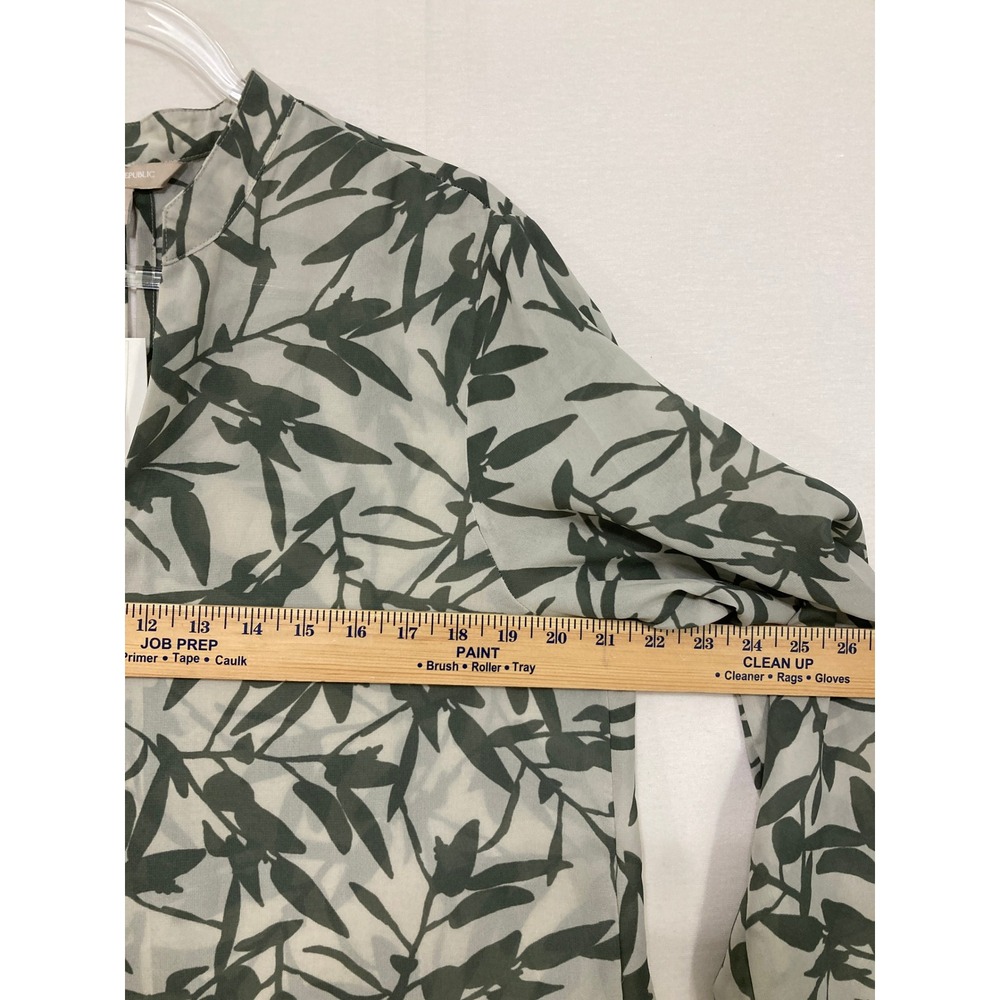 New Banana Republic Blouse Large Green Leaf Print V-Neck Sheer Long Sleeve - Picture 5 of 11